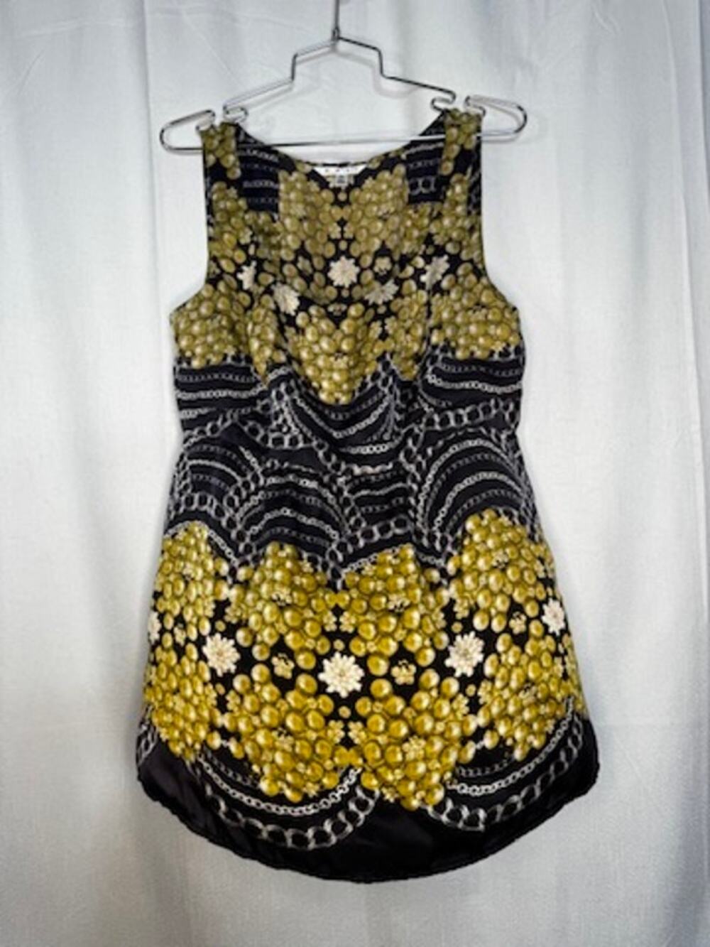 421. CAbi Silk Chain Print Sleeveless Tunic Top Size M